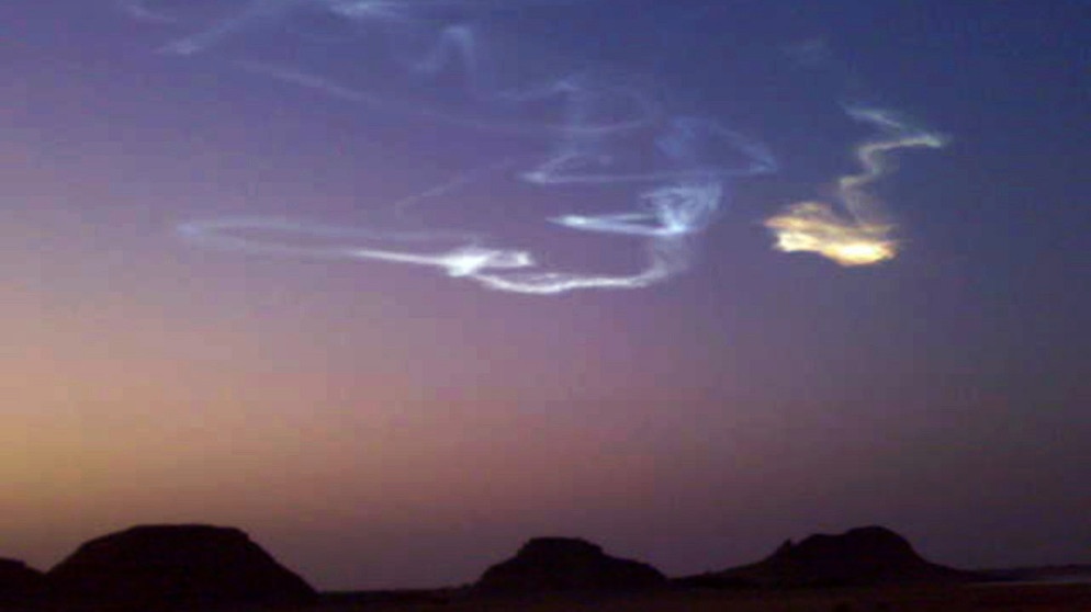 Kondensstreifen des Asteroiden "2008 TC3" | Bild: picture-alliance/dpa
