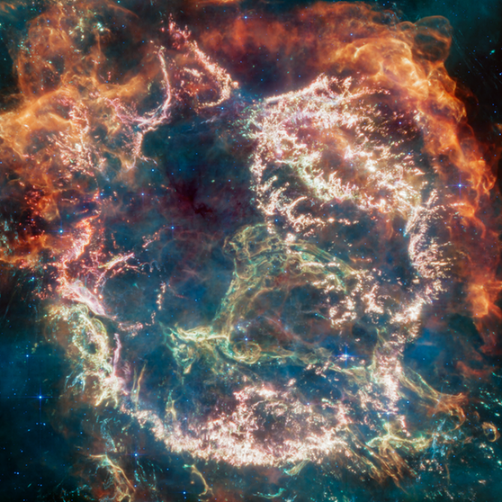 Der Supernova-Überrest Cassiopeia A (Cas A) im Sternbild Kassiopeia, fotografiert vom James Webb Weltraum-Teleskop. | Bild: NASA, ESA, CSA, D. Milisavljevic (Purdue), T. Temim (Princeton), I. De Looze (Ghent University), with image processing by J. DePasquale (STScI)