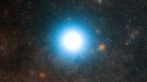 Auf dieser Aufnahme des Alpha Centauri-Systems sind die einzelnen Sterne nicht zu unterscheiden. Auch die Exoplaneten kann man nicht sehen. | Bild: ESO/Digitized Sky Survey 2 Acknowledgement: Davide De Martin
