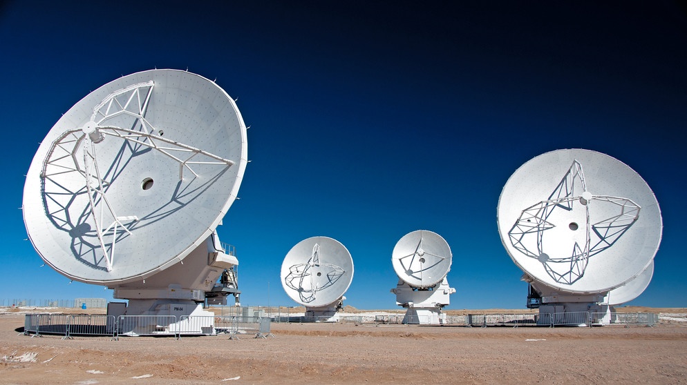 Die Antennen des ALMA-Teleskops der Europäischen Südsternwarte ESO in Chile. | Bild: picture-alliance/dpa/ALMA/ESO/NAOJ/NRAO/ W. Garnier 