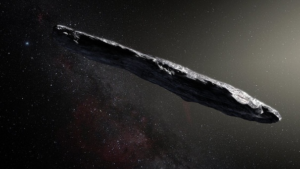 Der interstellare Asteroid `Oumuamua (1I-2017 U1) wurde im Oktober 2017 von Hochleistungs-Teleskopen entdeckt. Das zigarrenförmige Objekt stammt höchstwahrscheinlich aus einem anderen Sonnensystem im All und ist bei uns nur kurz zu Gast. (künstlerische Darstellung) | Bild: ESO/M. Kornmesser