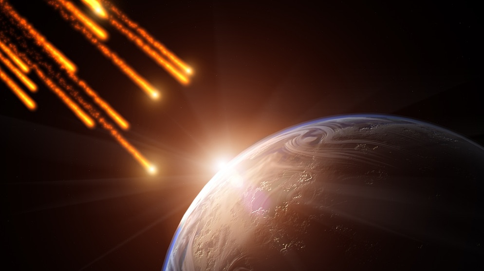Asteroidentrümmer im Anflug auf die Erde (Illustration). Treten die Bruchstücke eines Asteroiden in die Erdatmosphäre ein, nennt man sie Meteoriden oder Meteoroiden, den dabei entstehenden Lichtstrahl einen Meteor. Erst das Bruchstück, das auf der Erde gefunden werden kann, heißt Meteorit.  | Bild: colourbox.com