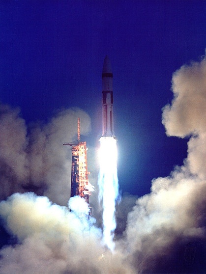 Start von Apollo 5. 1969 betrat Neil Armstrong als erster Mensch seine Oberfläche. Alle Apollo-Missionen, dem Erfolgsprogramm der NASA, im Überblick findet ihr hier. | Bild: NASA
