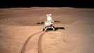 Der Mond-Rover Yutu-2 untersucht mit spektroskopischen Beobachtungen die der Erde abgewandte Seite des Mondes. | Bild: picture alliance/Xinhua