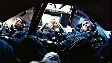 Crew der Apollo 8. Die Astronauten von Apollo 8 sahen als erste Menschen die Rückseite des Mondes. Betreten haben sie ihn jedoch noch nicht... . Hier erfahrt ihr warum.  | Bild: NASA