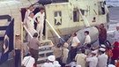 Empfang der Crew von Apollo 8. Die Astronauten von Apollo 8 sahen als erste Menschen die Rückseite des Mondes. Betreten haben sie ihn jedoch noch nicht... . Hier erfahrt ihr warum.  | Bild: NASA