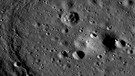 Rückseite des Mondes mit Kratern. Die Astronauten von Apollo 8 sahen als erste Menschen die Rückseite des Mondes. Betreten haben sie ihn jedoch noch nicht... . Hier erfahrt ihr warum.  | Bild: NASA