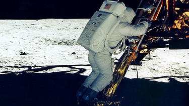 Buzz Aldrin klettert auf den Mond | Bild: Nasa