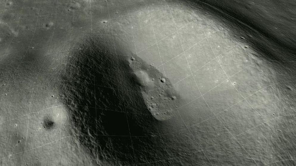 Mondaufnahme der japanischen Sonde Kaguya in einen Mondkrater | Bild: JAXA