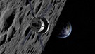 Illustration der Mondsonde Orion, bestehend aus dem europäischen Antrieb ESM und der Astronautenkapsel vor Mond und Erde. Die Mondsonde Orion mit dem Europäischen Service Module soll wieder Menschen auf den Mond bringen.  | Bild: NASA