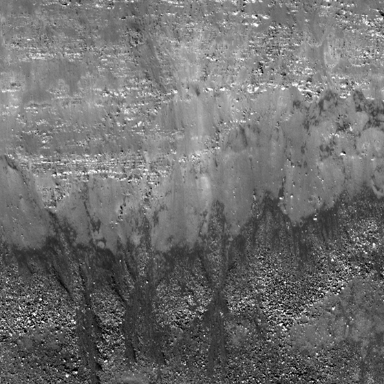 Basaltschichten im Kraterrand des Herigonius Krater auf dem Mond, aufgenommen von der Mondsonde LRO | Bild: NASA / GSFC / Arizona State University