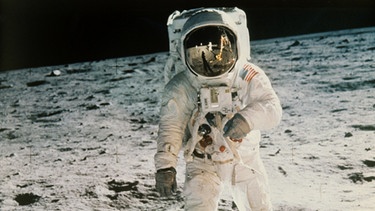 Edwin Aldrin auf dem Mond im Raumanzug | Bild: picture-alliance/dpa