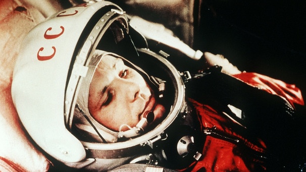 Juri Gagarin. Die USA und die Sowjetunion befanden sich in einem erbitterten Wettstreit um die ersten Erfolge bei der Eroberung des Weltraums. 1957 funkte erstmals ein Satellit aus dem All und schockte Amerika - Sputnik 1 umkreiste die Erde.  | Bild: picture-alliance/dpa
