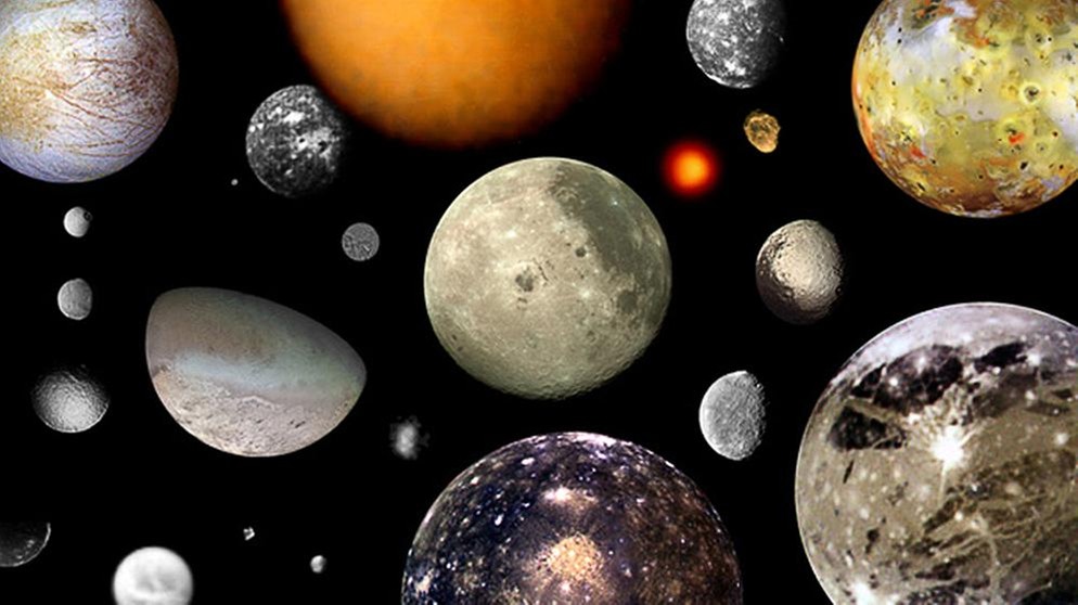 Monde unseres Sonnensystems. Wusstet ihr, dass es nicht nur unseren Erdtrabanten, sondern viele verschiedene Monde gibt? Unser Mond ist einer der größten in unserem Sonnensystem. Aber es gibt noch viele andere Monde, die es zu entdecken gilt.  | Bild: NASA; Collage: BR