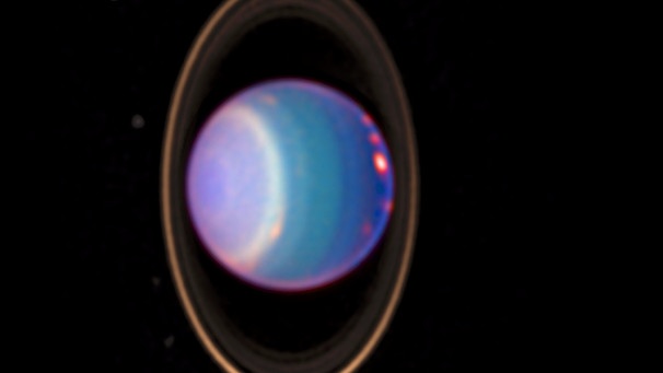 Uranus rollt in Seitenlage auf seiner Umlaufbahn. | Bild: NASA