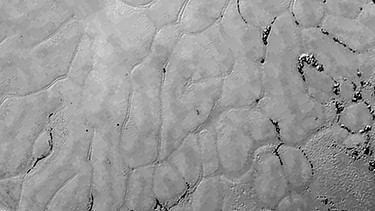 Plutos gefrorene Ebene, 14.07.2015, vieleckige Zellen  | Bild: NASA/JHUAPL/SWRI