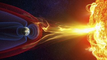 Das Erdmagnetfeld schützt die Erde vor den Teilchen des Sonnenwindes. Die geladenen Teilchen werden an den Magnetfeldlinien abgelenkt und erzeugen dabei Polarlichter | Bild: IMAGO / Ikon Images
