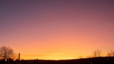 Nach dem eigentlichen Abendrot lässt manchmal Purpurlicht höhere Schichten der Erdatmosphäre erstrahlen. | Bild: DWD/Rüdiger Mannig