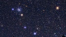 Das Sternbild Krebs (Cancer, Cnc) am Sternenhimmel mit deutlich erkennbarem Sternhaufen Praesepe (M44). Die Hauptsterne sind größer als in Realtität dargestellt. | Bild: imago/B&S.Fletcher/Novapix/Leemage