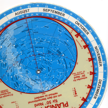 Eine Sternkarte des Sternehimmels für den 50. Breitengrad Nord. | Bild: BR