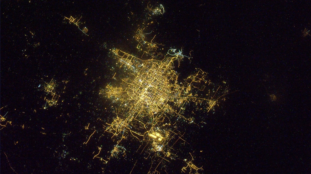Peking, China, bei Nacht | Bild: ESA/NASA
