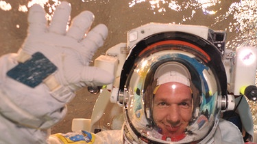 Astronaut Alexander Gerst trainiert für den Weltraumspaziergang. | Bild: NASA