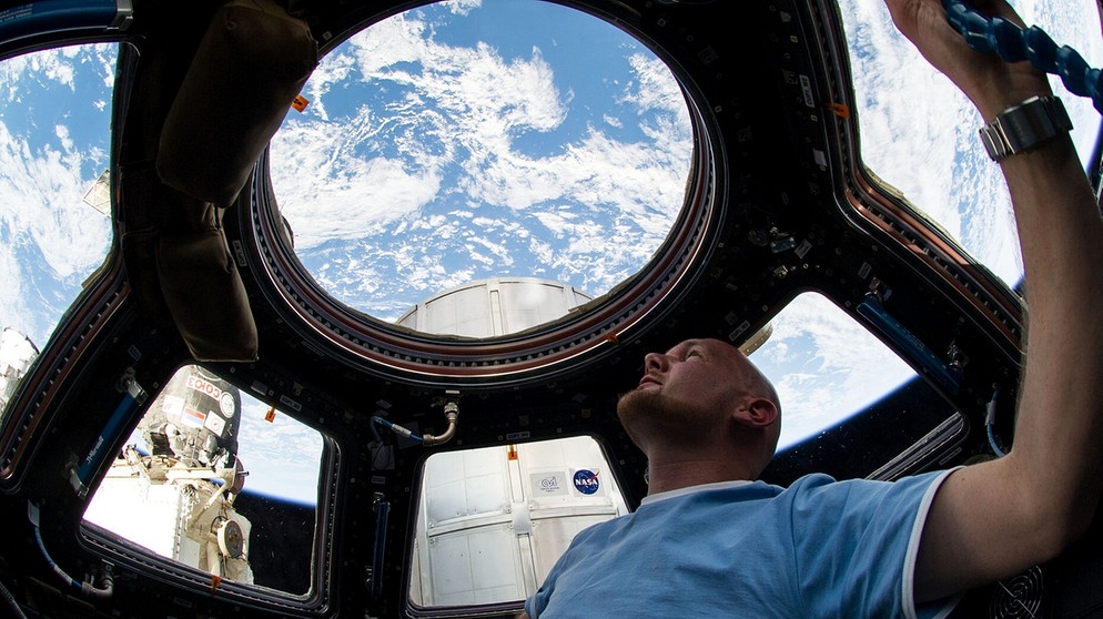 der deutsche Astronaut Alexander Gerst in der Aussichtsplattform Cupola auf der Internationalen Raumstation ISS | Bild: ESA/NASA