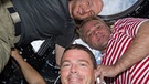 Der deutsche Astronaut Alexander Gerst mit seinen Kollegen, dem russischen Kosmonauten Maxim Surajew und dem US-Astronauten Gregory Reid Wiseman, in der Cupola auf der Internationalen Raumstation ISS | Bild: ESA/NASA
