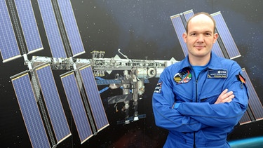 Alexander Gerst fliegt im Mai 2014 als Bordingenieur zur ISS. Sechs Monate lang lebt der deutsche Astronaut auf der Internationalen Raumstation, wo er wissenschaftliche Versuche durchführt und einen Weltraumspaziergang macht. | Bild: picture-alliance/dpa