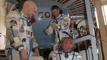 Die zukünftigen ISS-Astronauten Alexander Gerst, Maxim Surajew und Reid Wiseman bei der Abschlussprüfung. | Bild: NASA