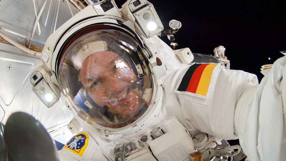 Der deutsche Astronaut Alexander Gerst beim Außeneinsatz im Oktober 2017 auf seiner ISS-Mission. | Bild: NASA