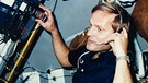 Ernst Messerschmid schwebt im Space Shuttle als Teil der Spacelab D1 Mission. Der deutsche Astronaut war einer von zehn, die vor Alexander Gerst ins Weltall geflogen sind. | Bild: NASA/ESA/DLR