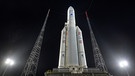 Eine Ariane 5-Rakete der europäischen Weltraumorganisation ESA ist bereit zum Start.  | Bild: picture alliance / ASSOCIATED PRESS | Bill Ingalls