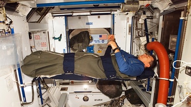 Schlafsack auf der ISS | Bild: NASA