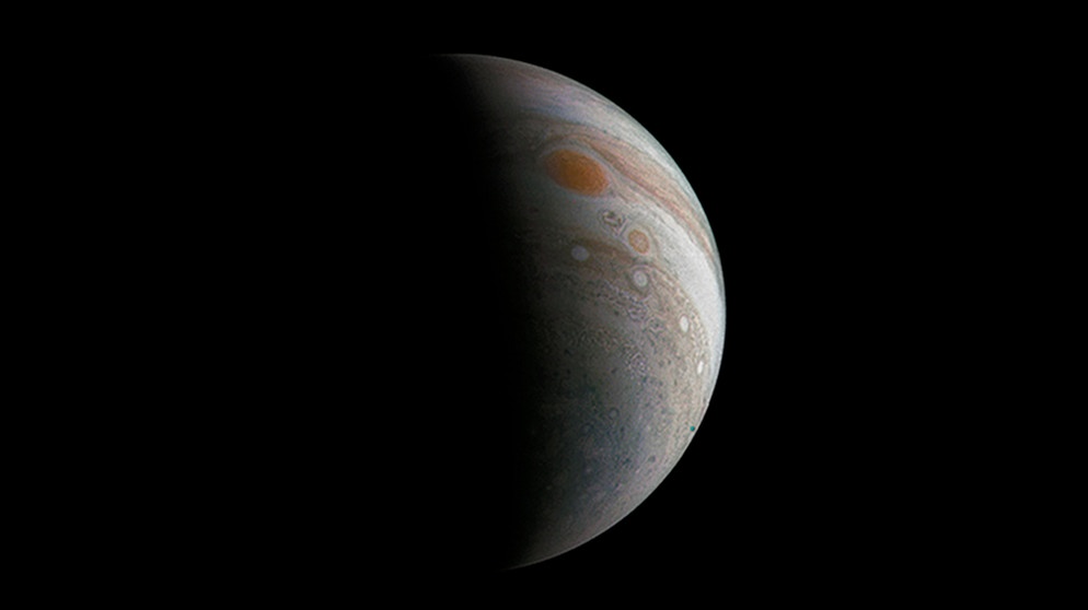 Zunehmender Jupiter mit Rotem Fleck | Bild: NASA/JPL-Caltech/SwRI/MSSS/Roman Tkachenko