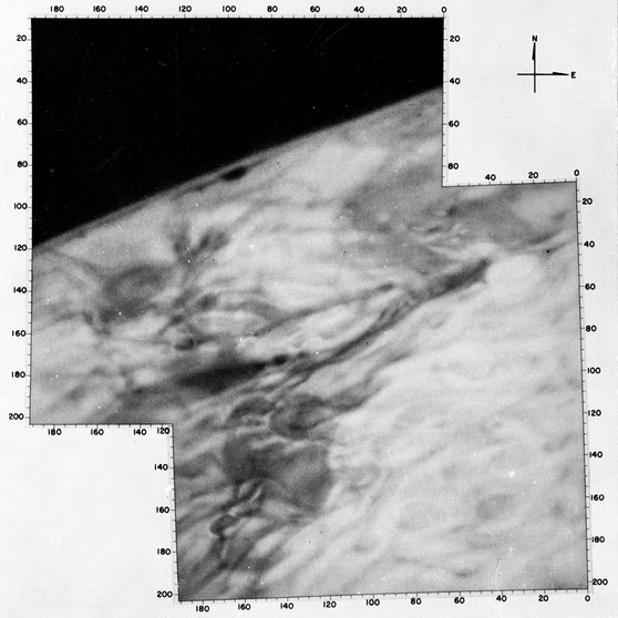 Zusammengesetzte Albedo-Karte von Mars, Zentrum Elysium-Region | Bild: NASA