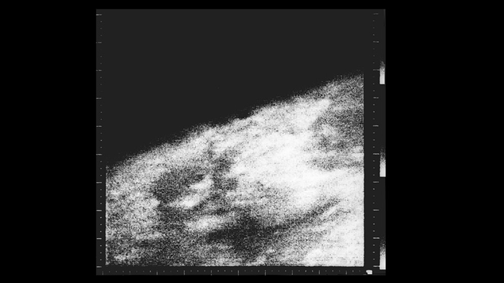 1. Aufnahme von Mariner 4 | Bild: NASA