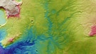 Farbcodierte topographische Bildkarte des Talnetzwerks östlich des Kraters Huygens | Bild: ESA/DLR/FU Berlin, CC BY-SA 3.0 IGO
