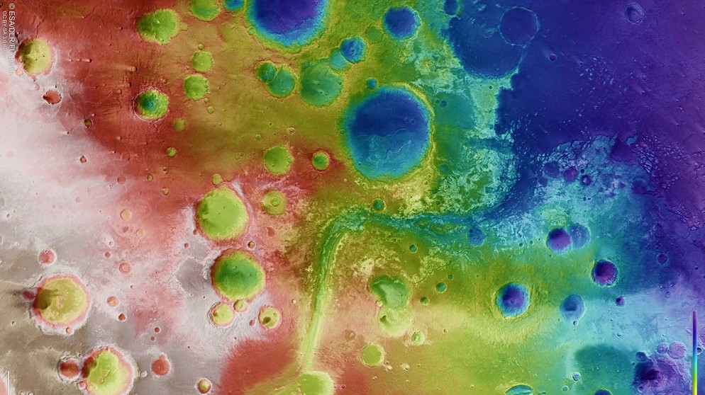 Falschfarbendarstellung der Topografie des Gebiets um Mawrth Vallis | Bild: ESA/DLR/FU Berlin, CC BY-SA 3.0 IGO