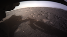 Das ist das erste Foto, dass der NASA-Rover Perseverance nach seiner erfolgreichen Landung auf dem Mars am 18. Februar 2021 schoss. | Bild: NASA