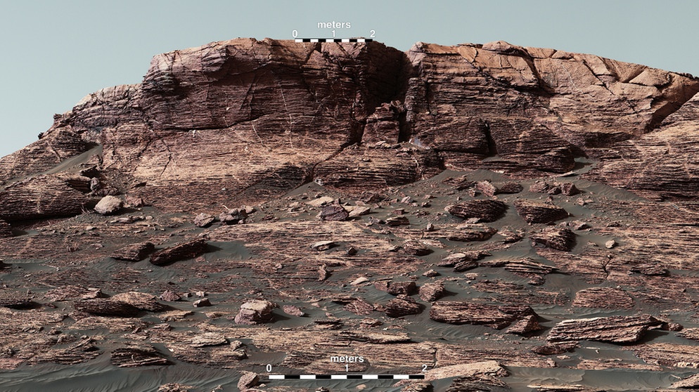 Bildmosaik aus Einzelaufnahmen: Curiosity, der Mars-Rover der NASA, zeigt uns den Vera Rubin-Kamm an der nordwestlichen Flanke des Mount Sharp. | Bild: NASA/JPL-Caltech/MSSS