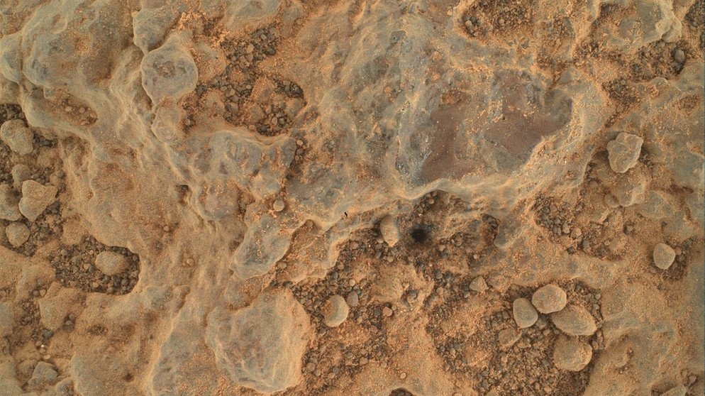 Nahaufnahme des Felsbodens, den der Mars-Rover Perseverance auf der Suche nach einer Bodenprobe erkundet. Aufnahme vom 10. Juli 2021  | Bild: NASA/JPL-Caltech/MSSS