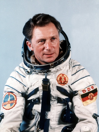 Sigmund Jähn, der DDR-Bürger war der erste deutsche Astronaut, der ins Weltall geflogen ist, viele Jahre vor Alexander Gerst. | Bild: picture-alliance/dpa