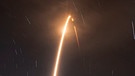 Am 7. April 2021 bringt eine Falcon9 einen Satz aus 60 Starlink-Satelliten in eine niedrige Erdumlaufbahn.  | Bild: picture alliance / ZUMAPRESS.com | SpaceX