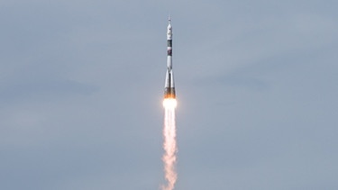 6. Juni 2018, 13.12 Uhr MESZ: Die Sojus-Rakete hebt ab mit Ziel Internationale Raumstation ISS. An Bord: der deutsche Astronaut Alexander Gerst.  | Bild: NASA/Joel Kowsky