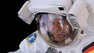 Thomas Reiter 2006 im Raumanzug auf seinem Weltraumspaziergang während des Aufenthalts auf der ISS. Er war einer der deutschen Astronauten, die schon vor Alexander Gest ins Weltall geflogen sind. | Bild: NASA