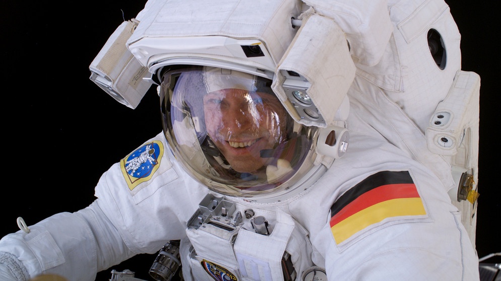 Thomas Reiter 2006 im Raumanzug auf seinem Weltraumspaziergang während des Aufenthalts auf der ISS. Er war einer der deutschen Astronauten, die schon vor Alexander Gest ins Weltall geflogen sind. | Bild: NASA