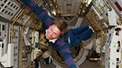 Astronaut Ulrich Walter schwebt in der Mikrograviation im Spacelab D2-Science Labor im Jahr 1993. Er war einer der deutsche Astronauten, die schon vor Alexander Gerst in den Weltraum geflogen sind. | Bild: NASA