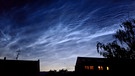 Leuchtende Nachtwolken über Dresden am 5.7.20. Was er da fotografiert hatte, war Schuldt erst im Nachhinein klar.
| Bild: Schuldt