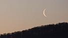 Die abnehmende Mondsichel kurz nach ihrem Aufgang am 27.02.2022, fotografiert von Dieter Kohlruss. | Bild: Dieter Kohlruss